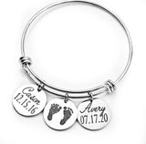 Personalized Mother's bangle bracelet with kid names and baby feet, mothers day gift, mom bracelet, gift for mothers