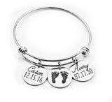 Personalized Mother's bangle bracelet with kid names and baby feet, mothers day gift, mom bracelet, gift for mothers