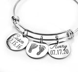 Personalized Mother's bangle bracelet with kid names and baby feet, mothers day gift, mom bracelet, gift for mothers